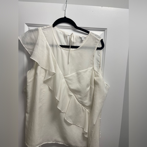 Brand - Guess. Size - Large - Picture 1 of 1